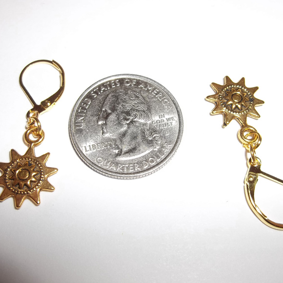 Earring Gold Sunburst Everyday Casual Jewelry 3693 - Picture 3 of 5